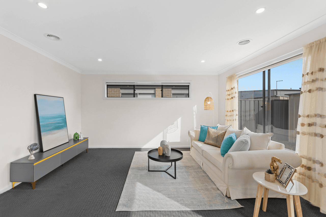 8 Naso Place, CLYDE NORTH, VIC 3978