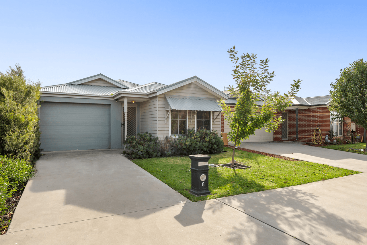 8 Naso Place, CLYDE NORTH, VIC 3978