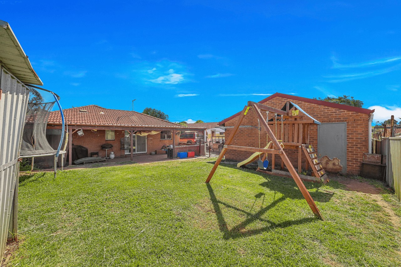 17 Hamlet Crescent, ROSEMEADOW, NSW 2560