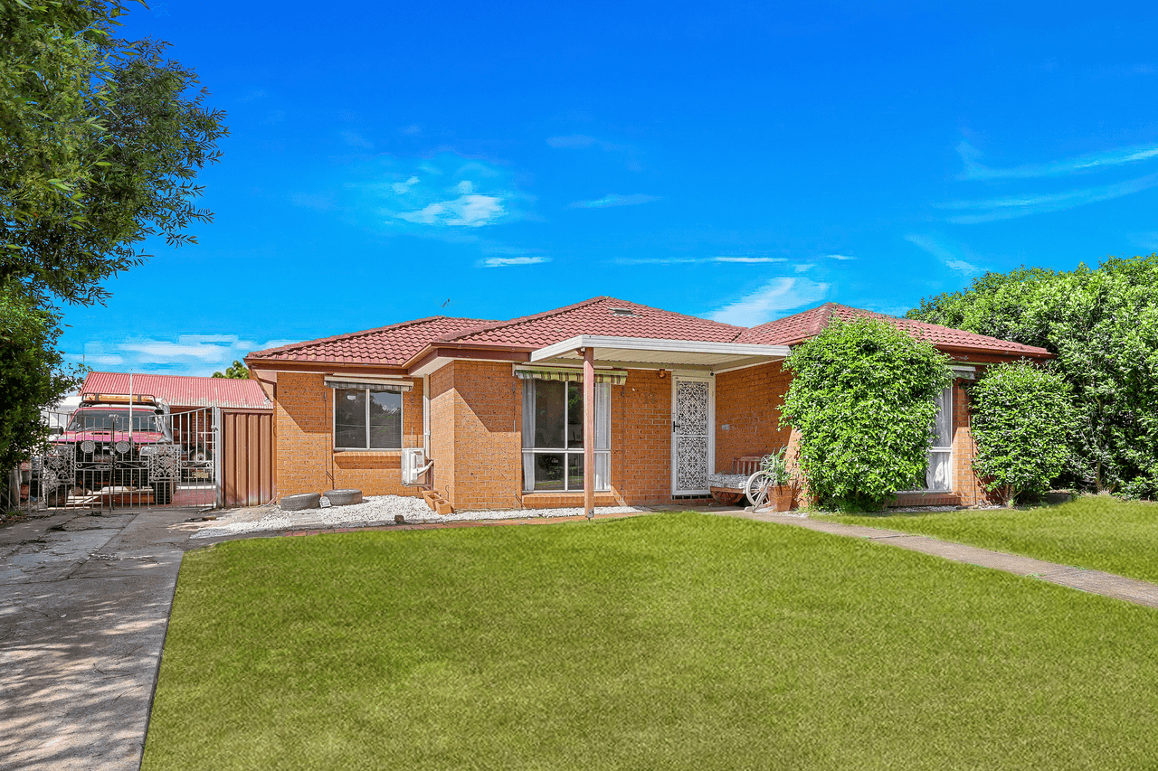 17 Hamlet Crescent, ROSEMEADOW, NSW 2560