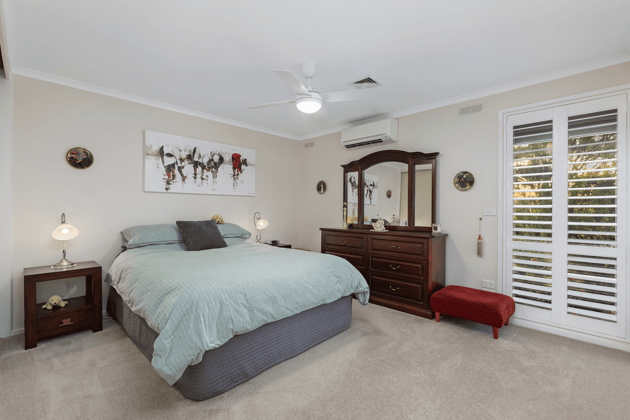 6 Lauren Close, DINGLEY VILLAGE, VIC 3172