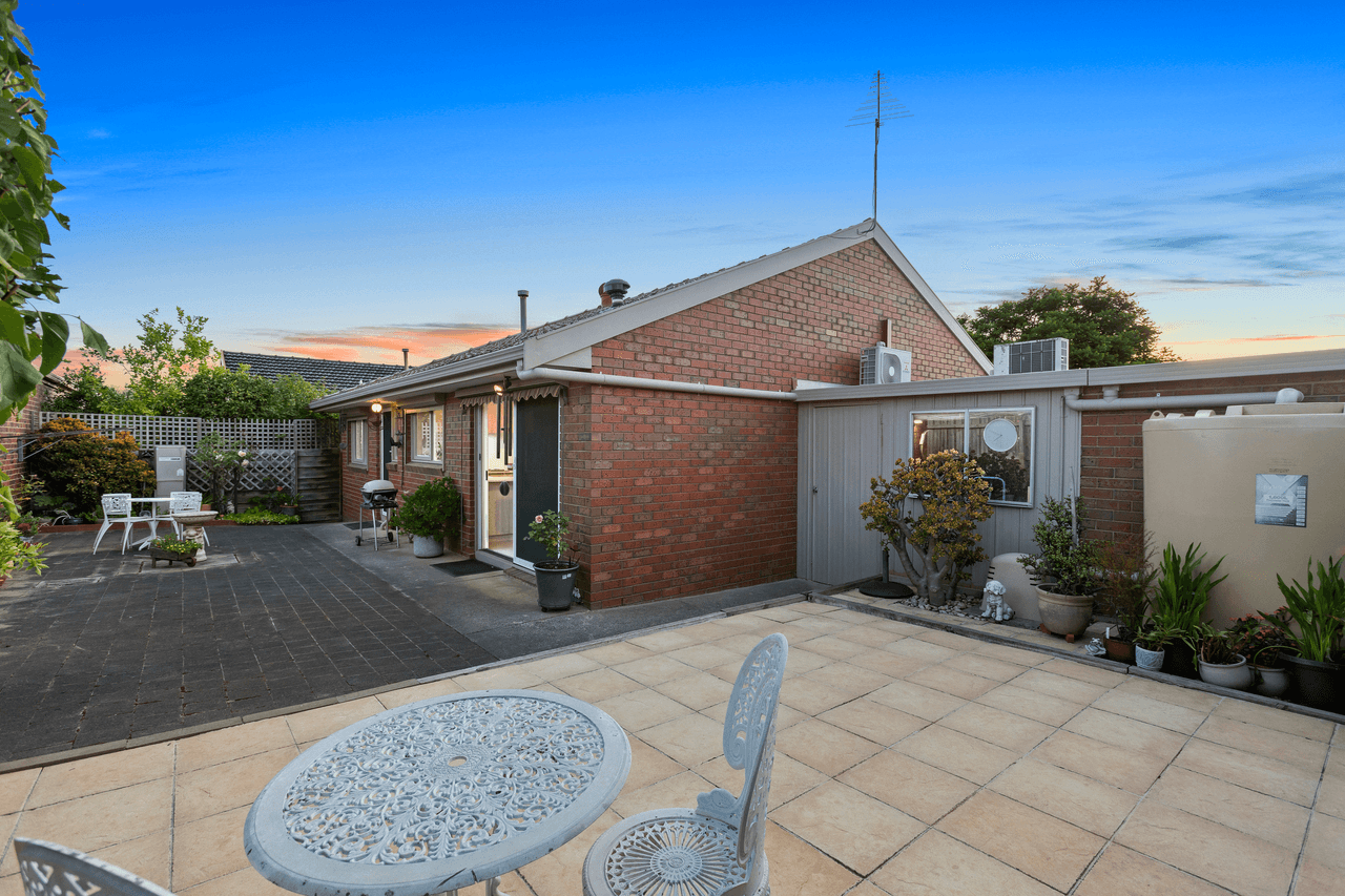 6 Lauren Close, DINGLEY VILLAGE, VIC 3172