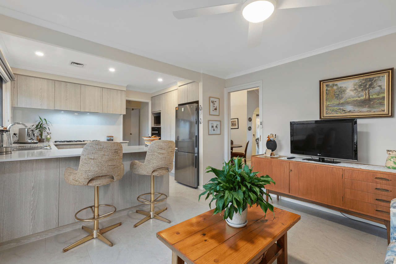 6 Lauren Close, DINGLEY VILLAGE, VIC 3172