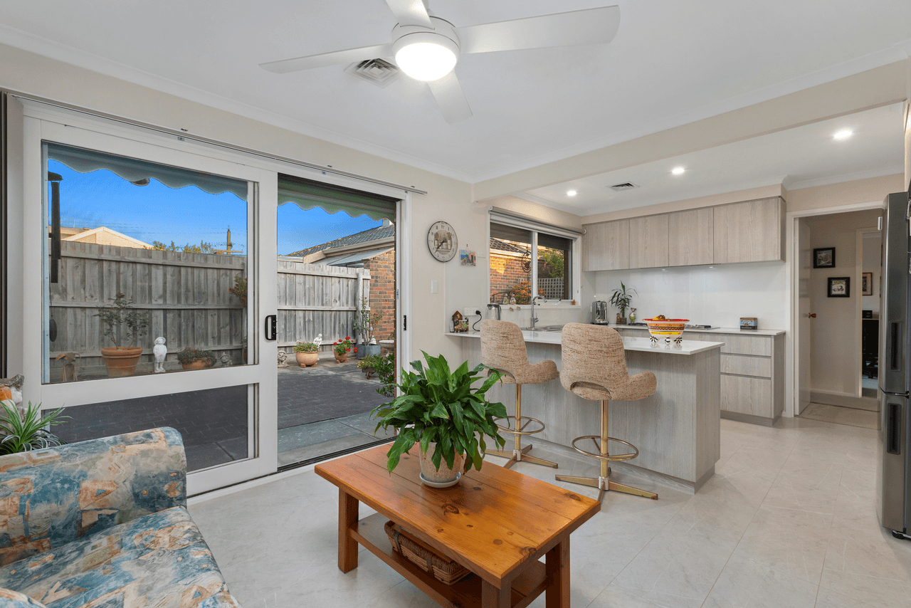 6 Lauren Close, DINGLEY VILLAGE, VIC 3172