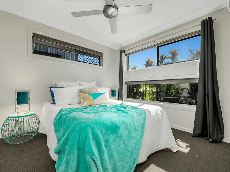 14 Buchanen Street, BOYNE ISLAND, QLD 4680