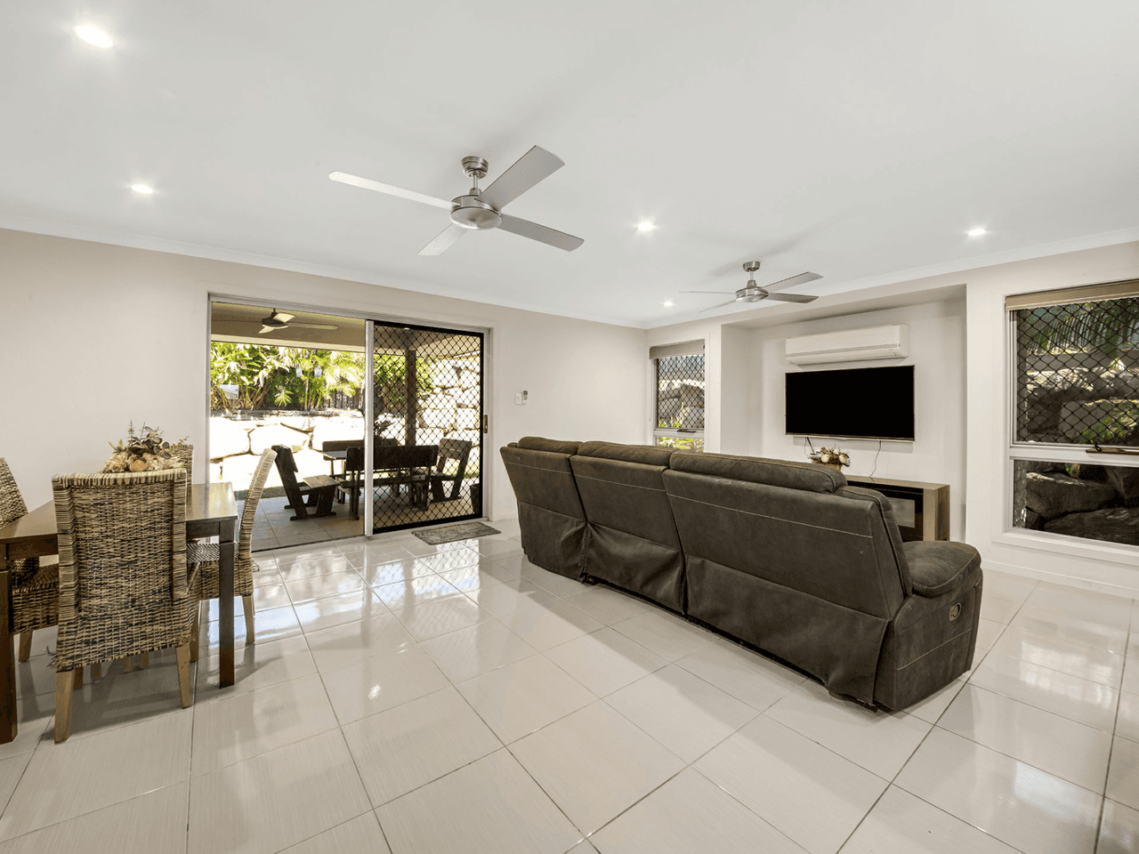 14 Buchanen Street, BOYNE ISLAND, QLD 4680