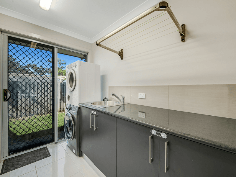 14 Buchanen Street, BOYNE ISLAND, QLD 4680