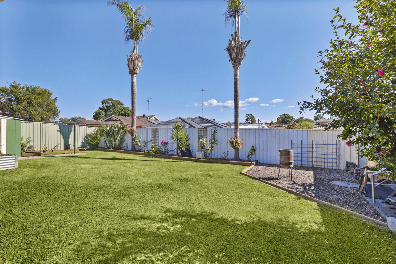 35 Mari Close, GLENMORE PARK, NSW 2745