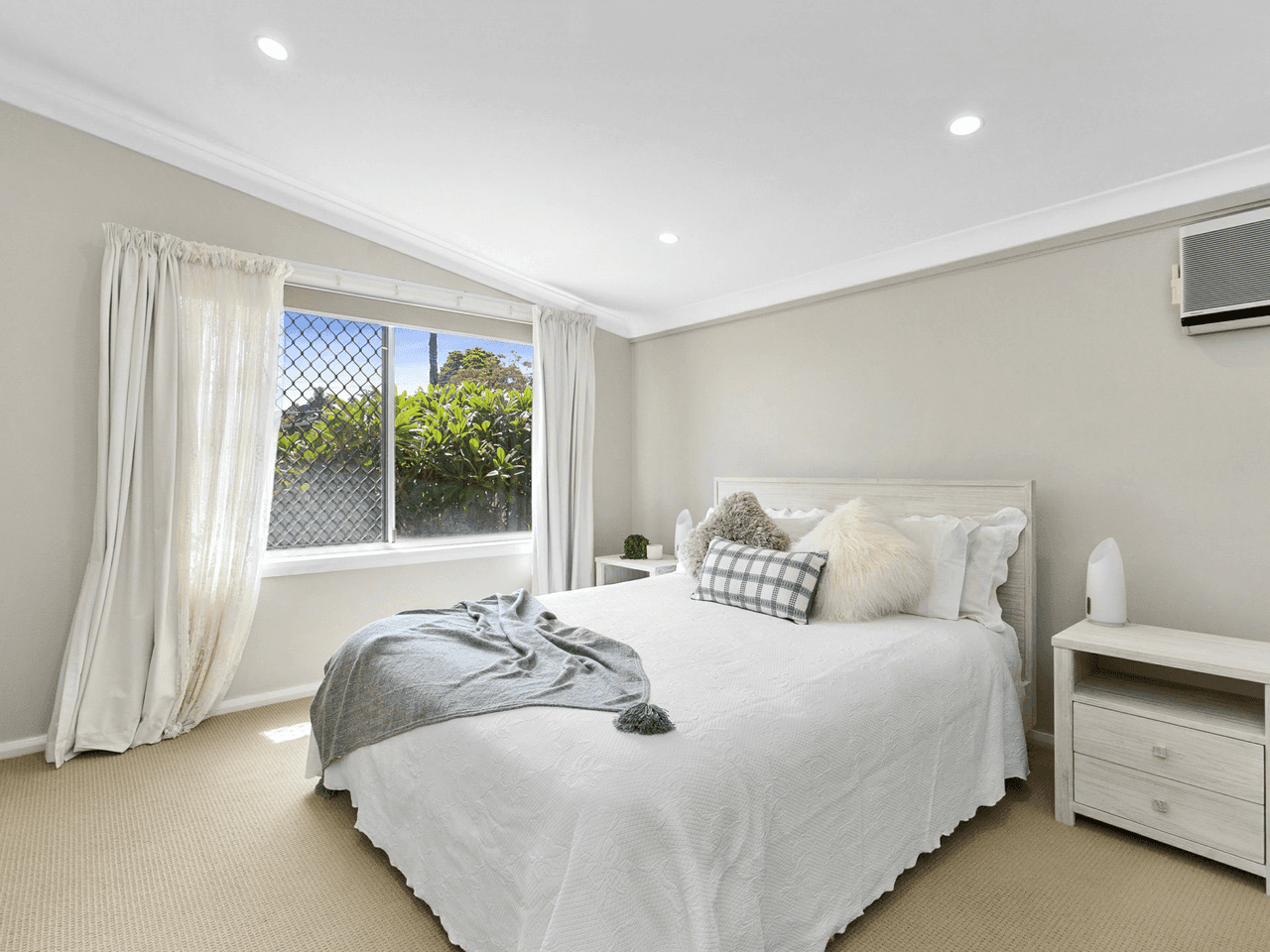 1 Bimbadeen Crescent, FRENCHS FOREST, NSW 2086