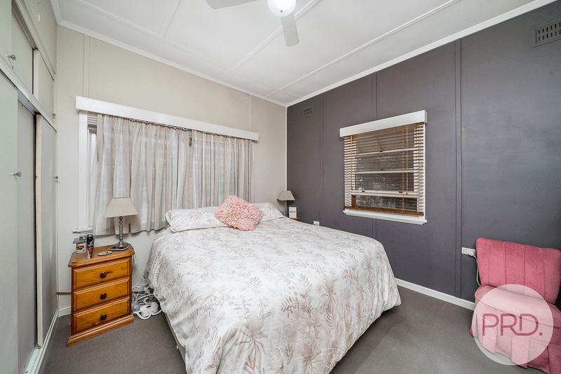 17 Croaker Street, TURVEY PARK, NSW 2650