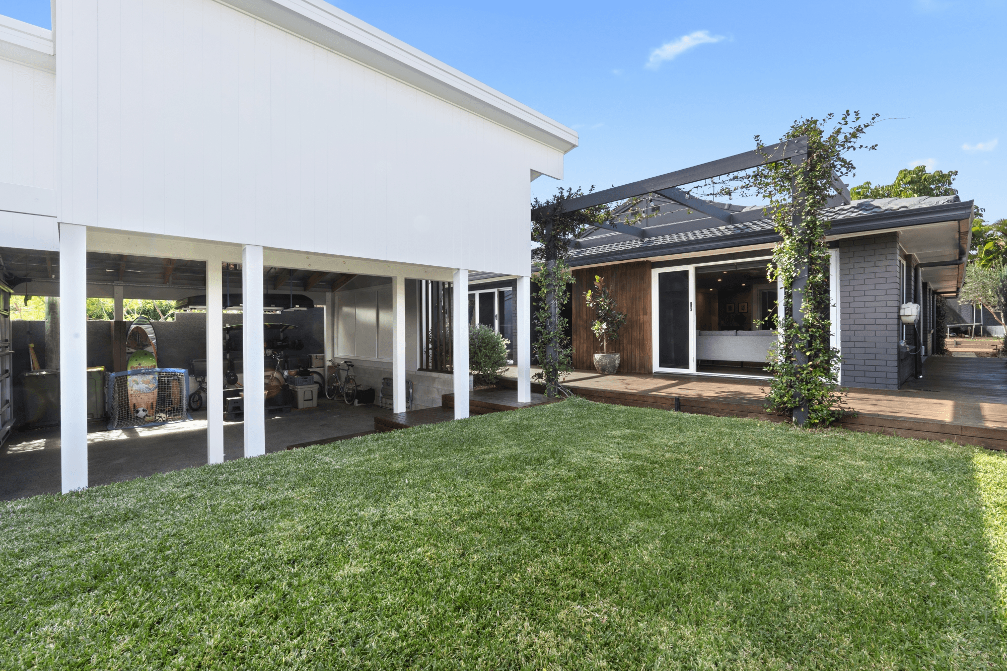 30 Brindisi Avenue, ISLE OF CAPRI, QLD 4217