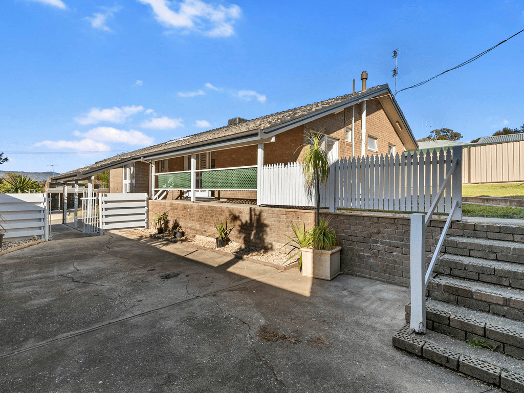 10 Priestley Crescent, SEYMOUR, VIC 3660