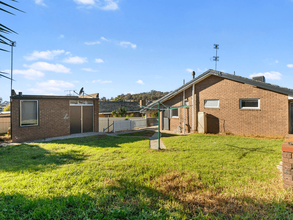 10 Priestley Crescent, SEYMOUR, VIC 3660