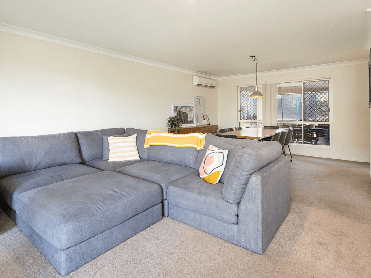 2 Peckham Court, Pacific Pines, QLD 4211