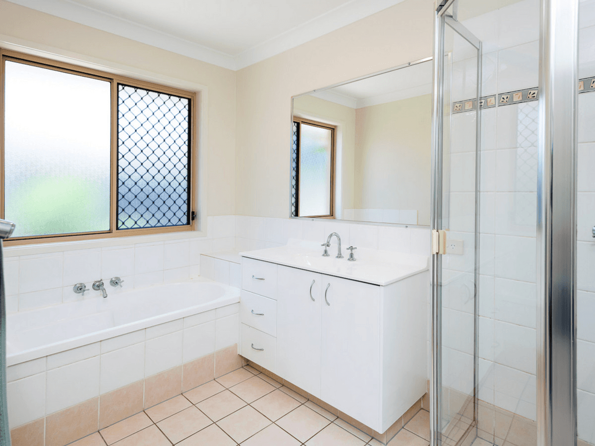 2 Peckham Court, Pacific Pines, QLD 4211