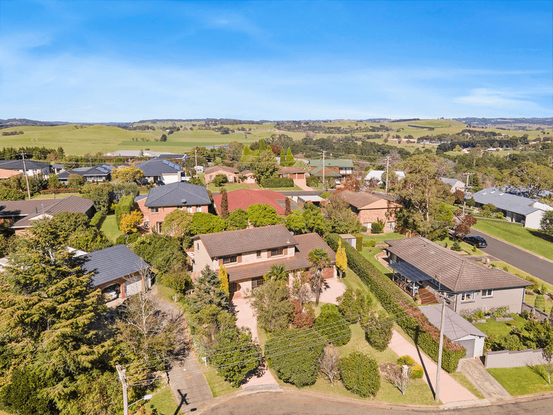 1 Coral Close, MOSS VALE, NSW 2577