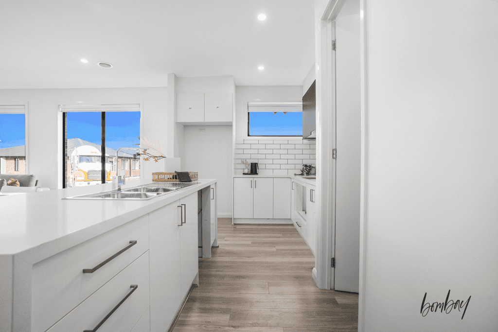 13 Royal Spoonbill Loop, WALLAN, VIC 3756
