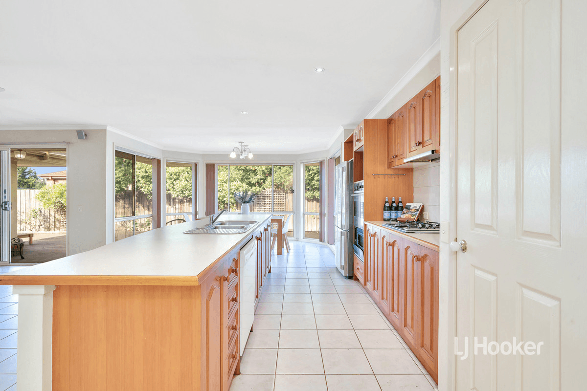 6 Lawson Court, HOPPERS CROSSING, VIC 3029