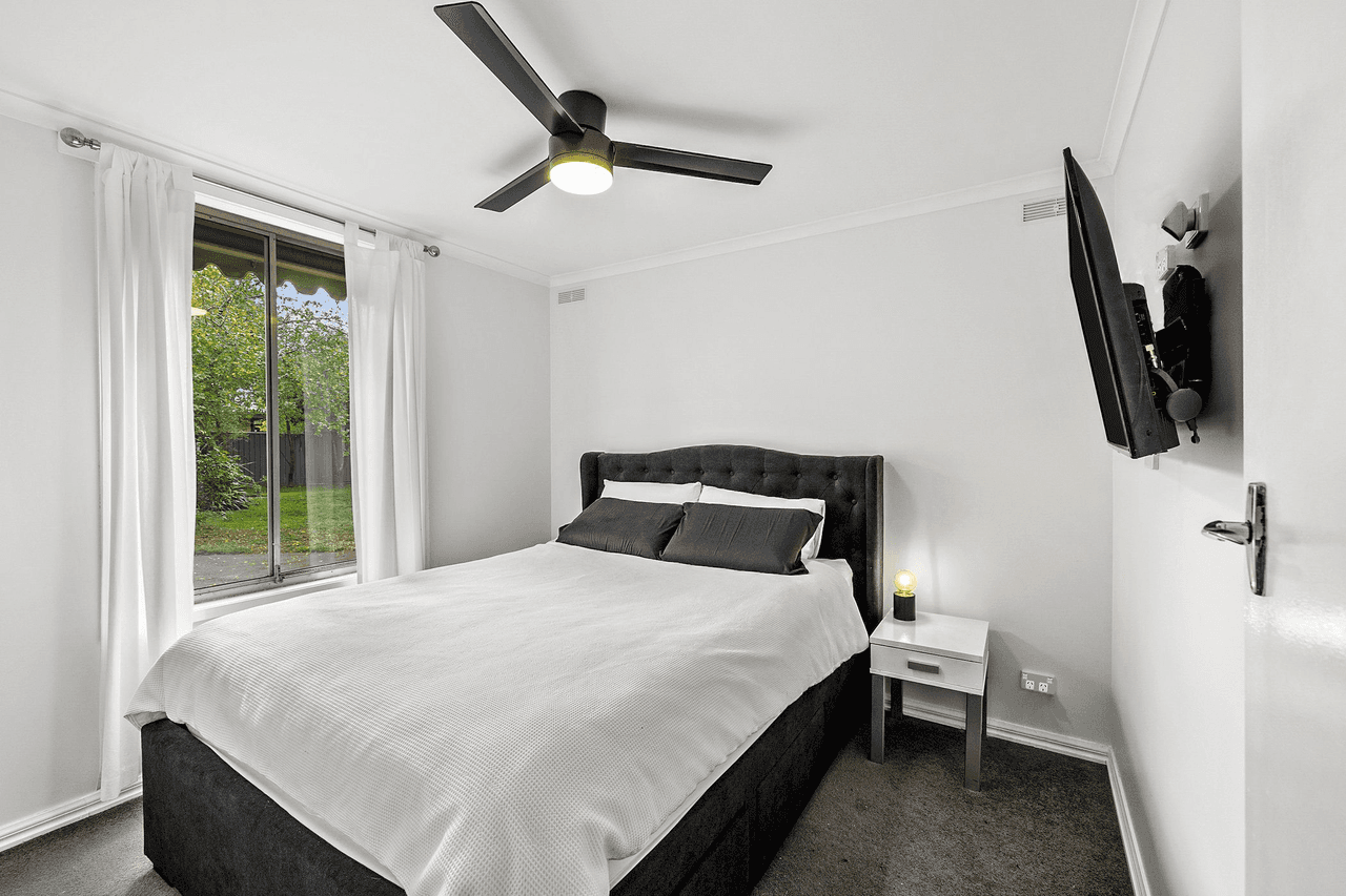 16 Clover Street, WENDOUREE, VIC 3355