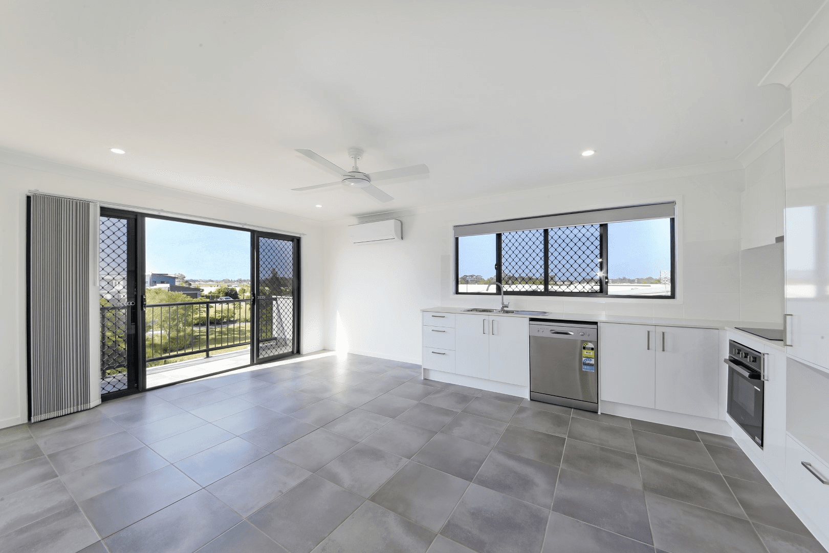 2/16 Macintyre Crescent, PELICAN WATERS, QLD 4551