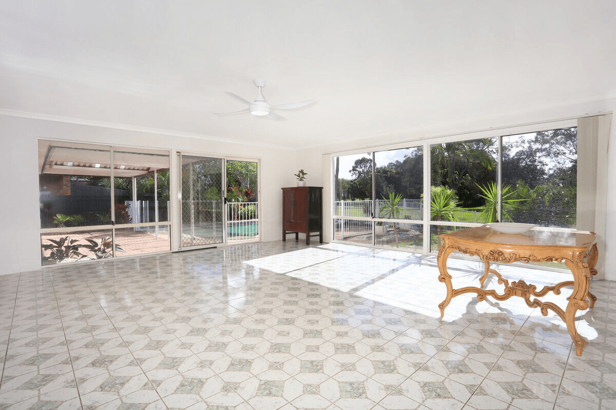 7 Edgeworth Place, HELENSVALE, QLD 4212