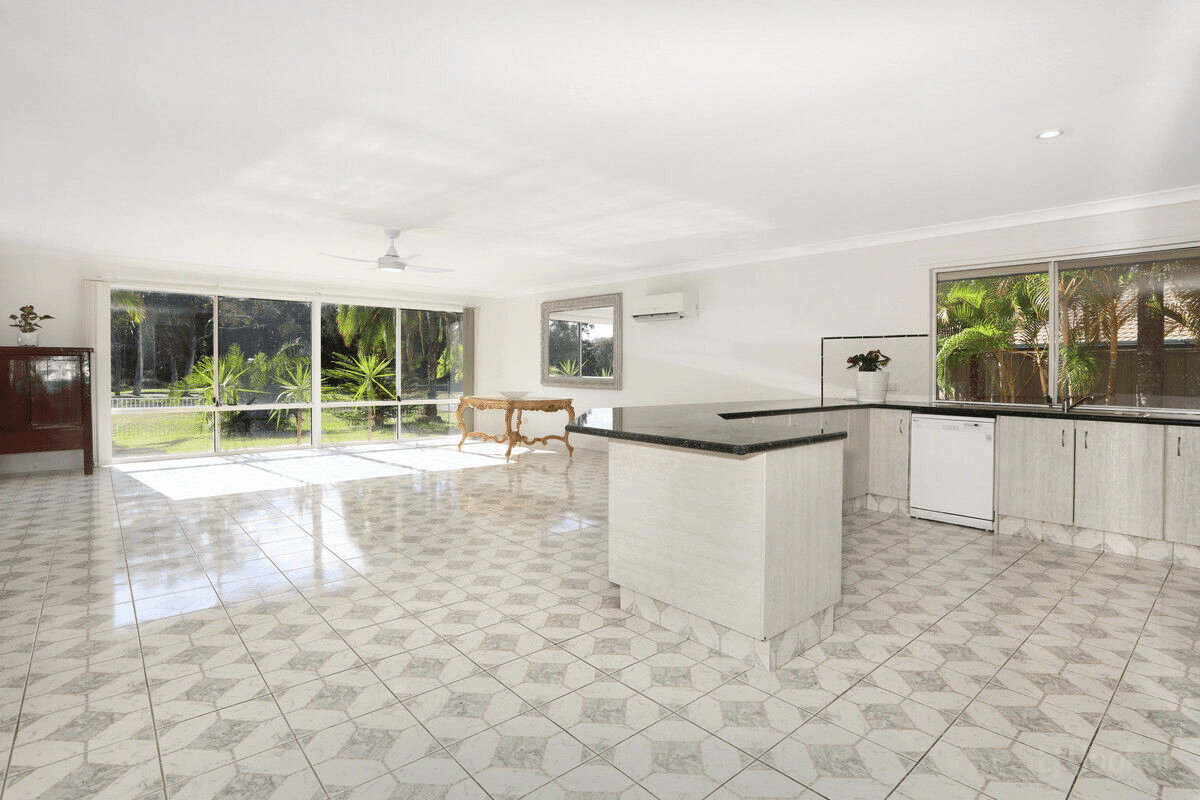 7 Edgeworth Place, HELENSVALE, QLD 4212