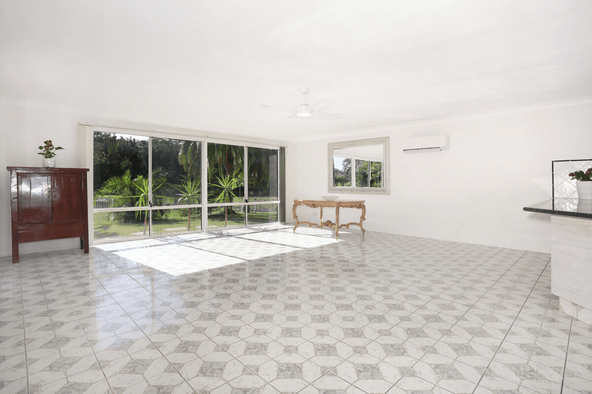 7 Edgeworth Place, HELENSVALE, QLD 4212