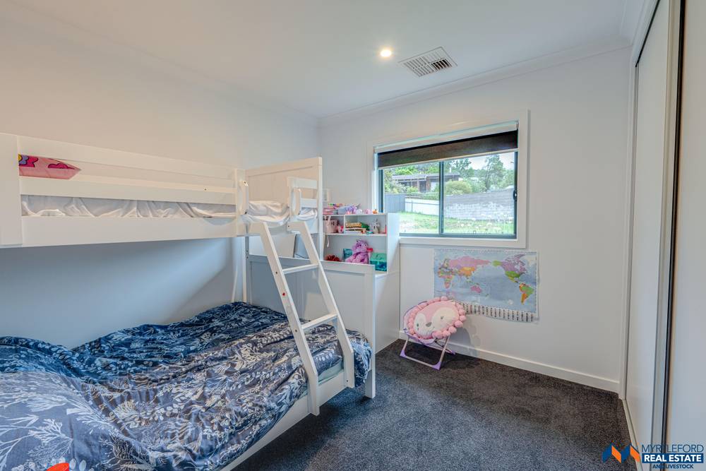 2 Washington Parade, MYRTLEFORD, VIC 3737