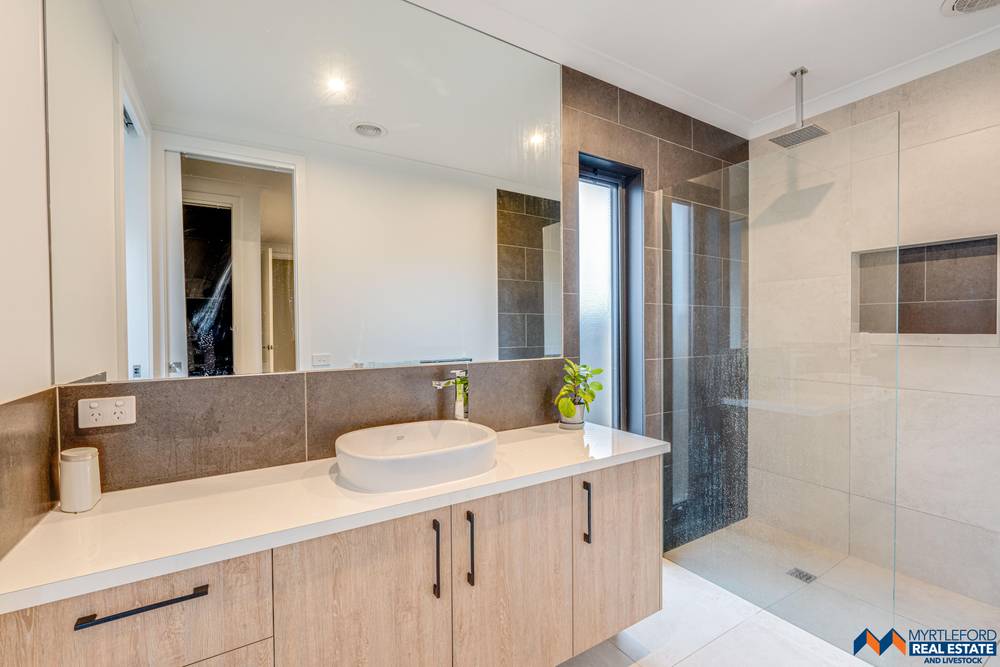 2 Washington Parade, MYRTLEFORD, VIC 3737