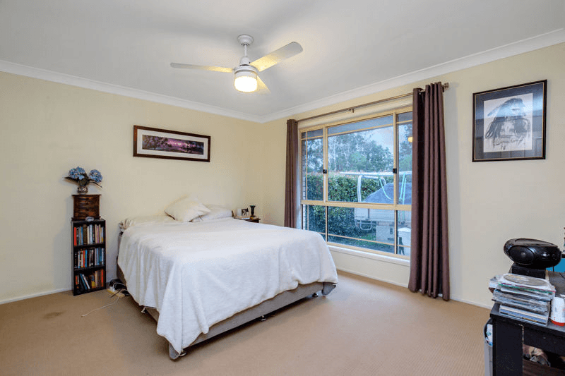 16 Helmore Road, JACOBS WELL, QLD 4208