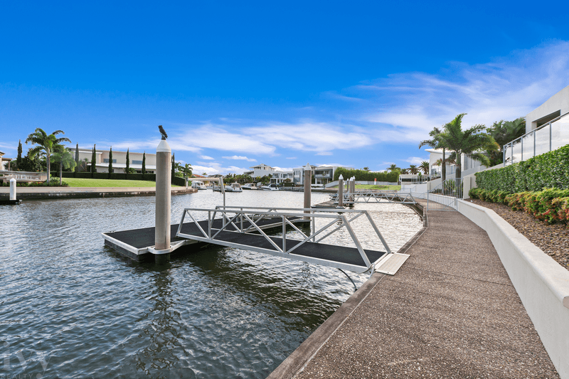 5 Royal Albert Crescent, Sovereign Islands, QLD 4216