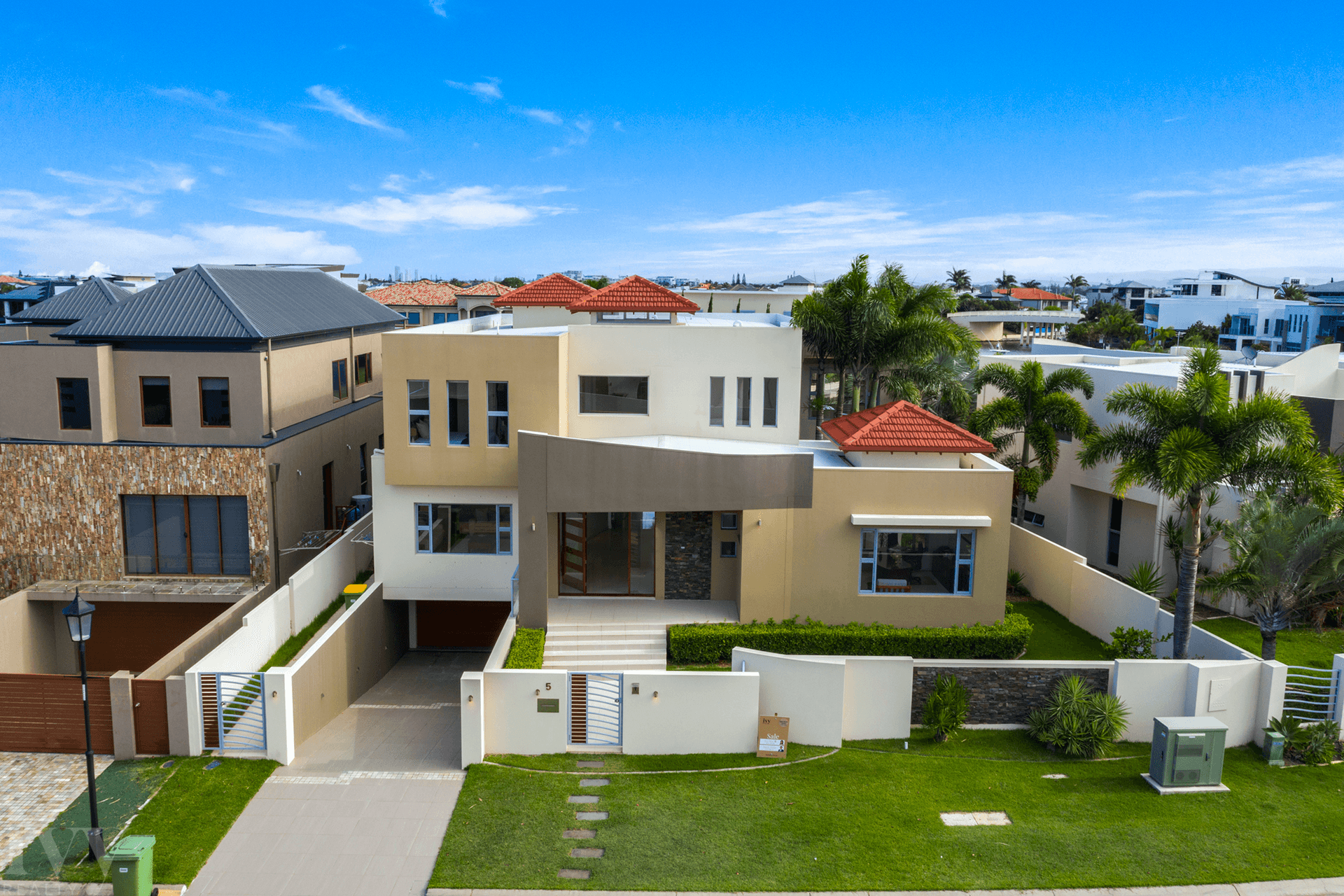 5 Royal Albert Crescent, Sovereign Islands, QLD 4216