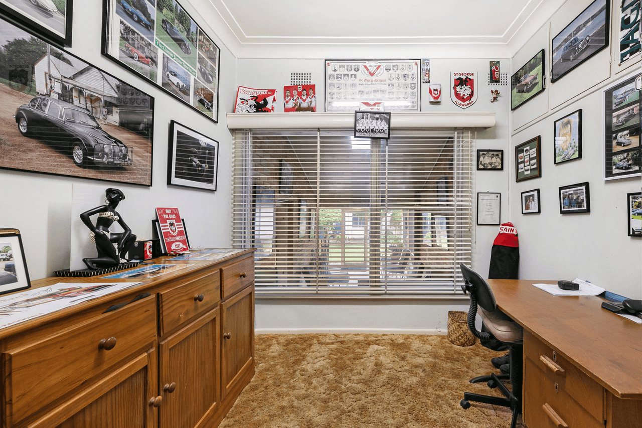 12 Florence Avenue, POINT FREDERICK, NSW 2250
