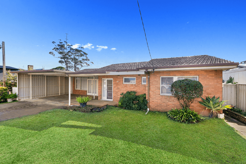 12 Florence Avenue, POINT FREDERICK, NSW 2250