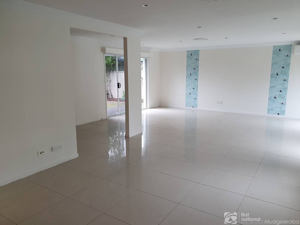 24 Kingfisher Crescent, Burleigh Waters, QLD 4220
