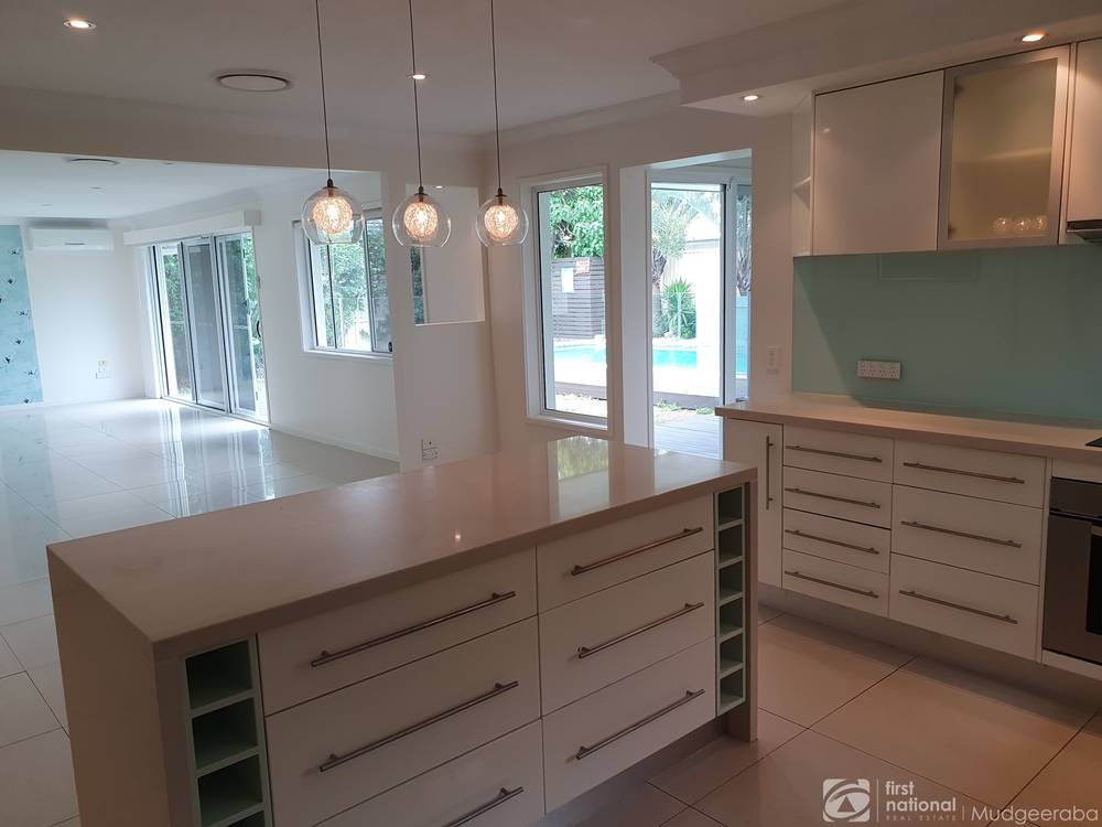 24 Kingfisher Crescent, Burleigh Waters, QLD 4220