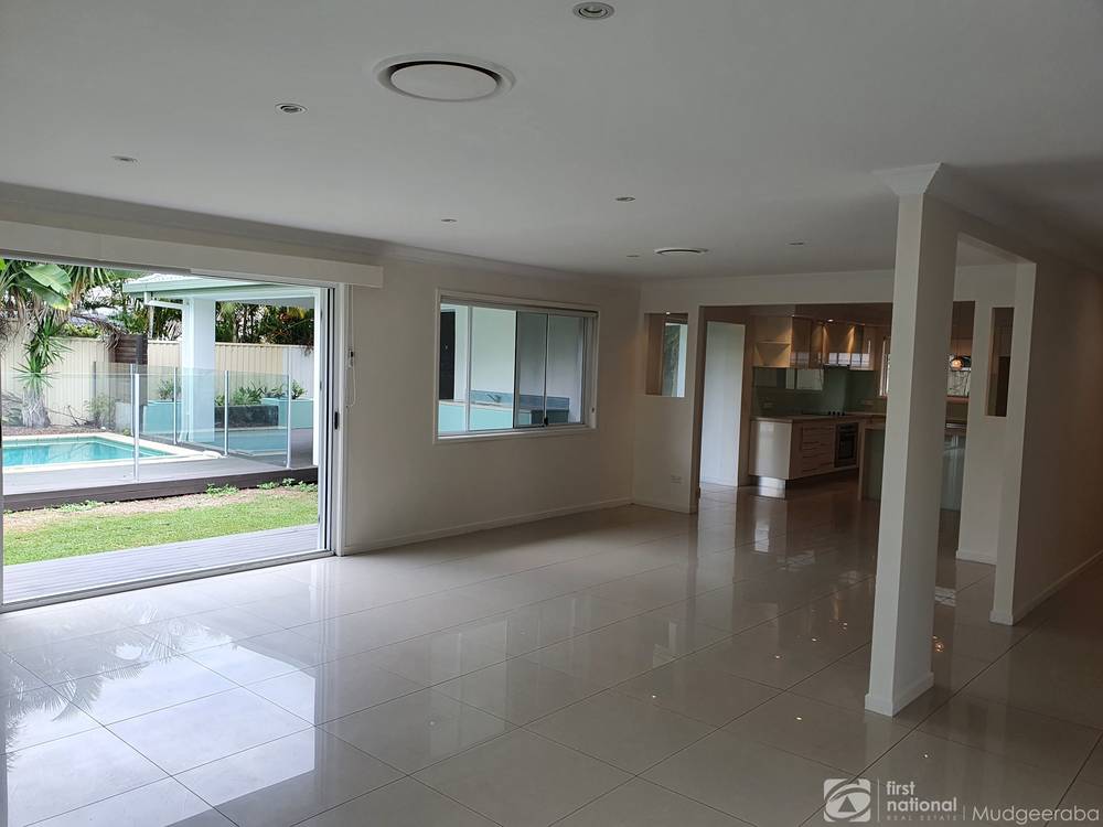 24 Kingfisher Crescent, Burleigh Waters, QLD 4220