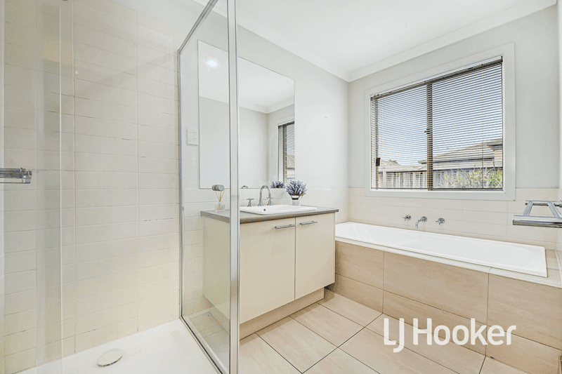 4 Native Retreat, CRANBOURNE EAST, VIC 3977