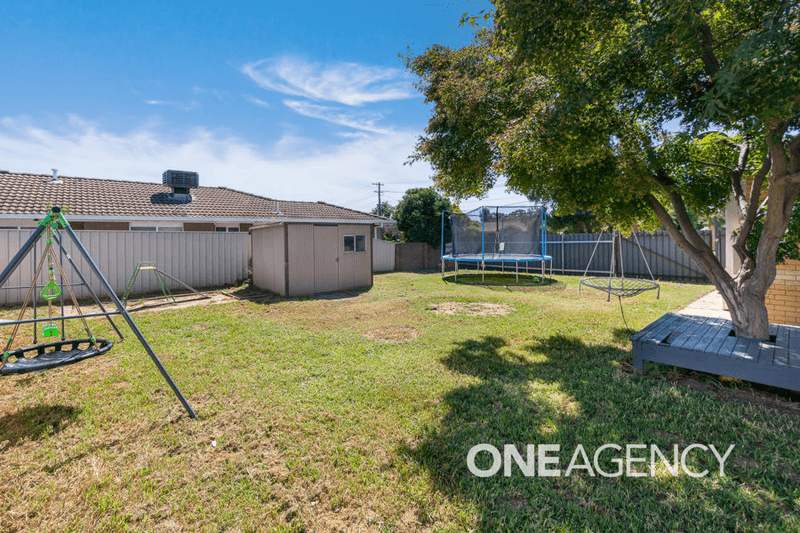 1 TELOPEA CRESCENT, LAKE ALBERT, NSW 2650