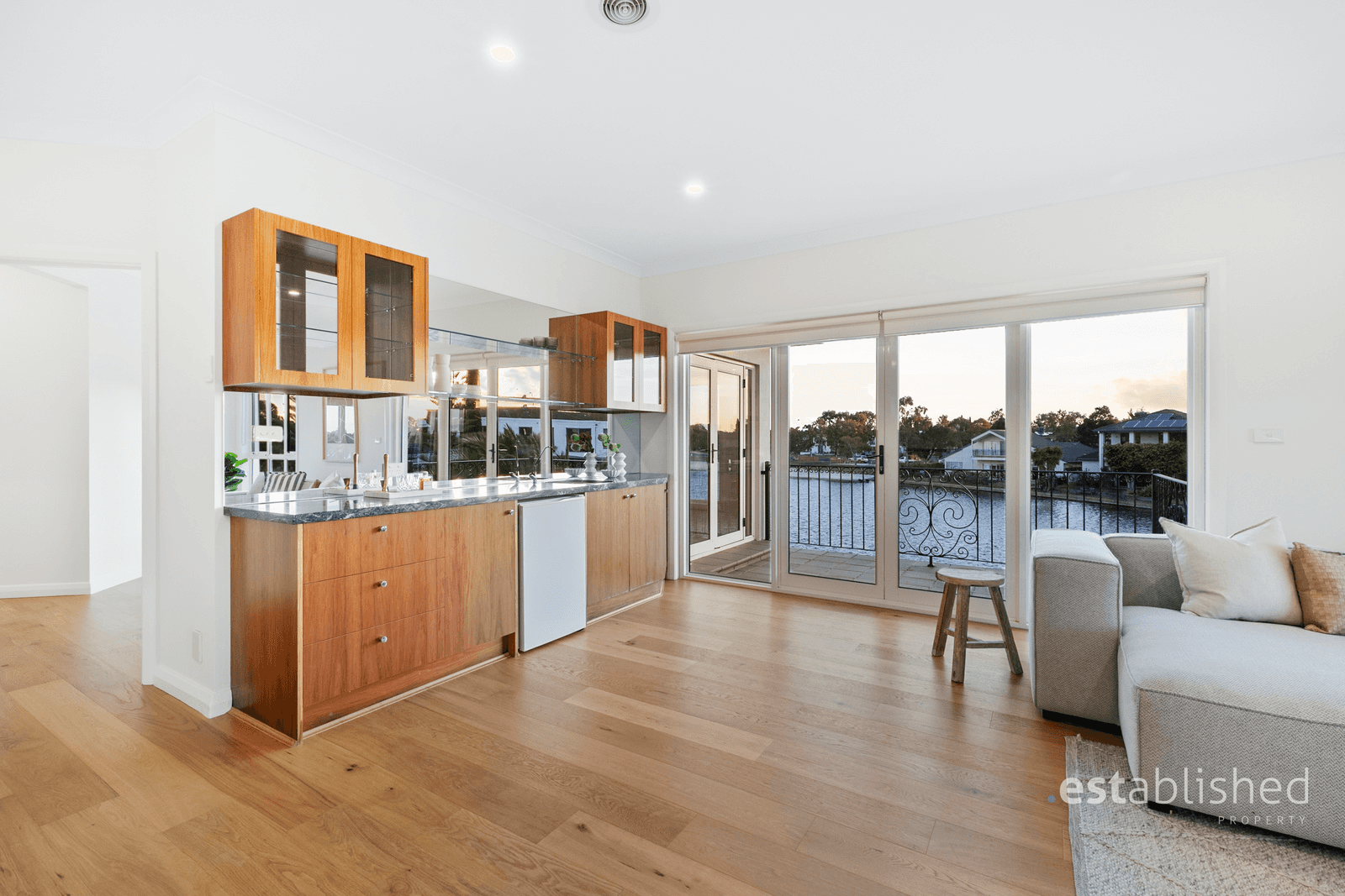 8 Panorama Way, SANCTUARY LAKES, VIC 3030