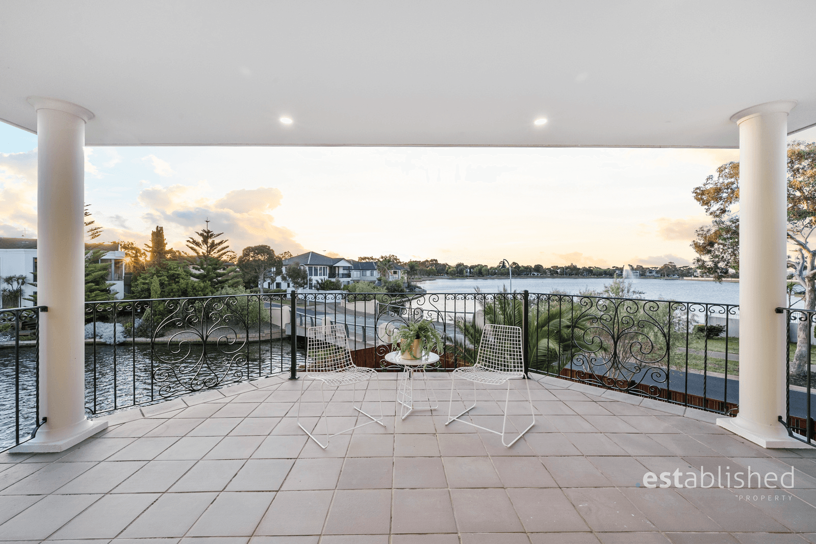 8 Panorama Way, SANCTUARY LAKES, VIC 3030