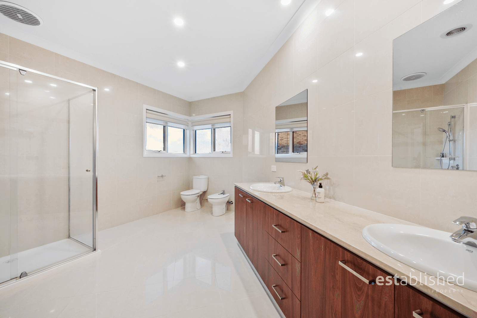 8 Panorama Way, SANCTUARY LAKES, VIC 3030