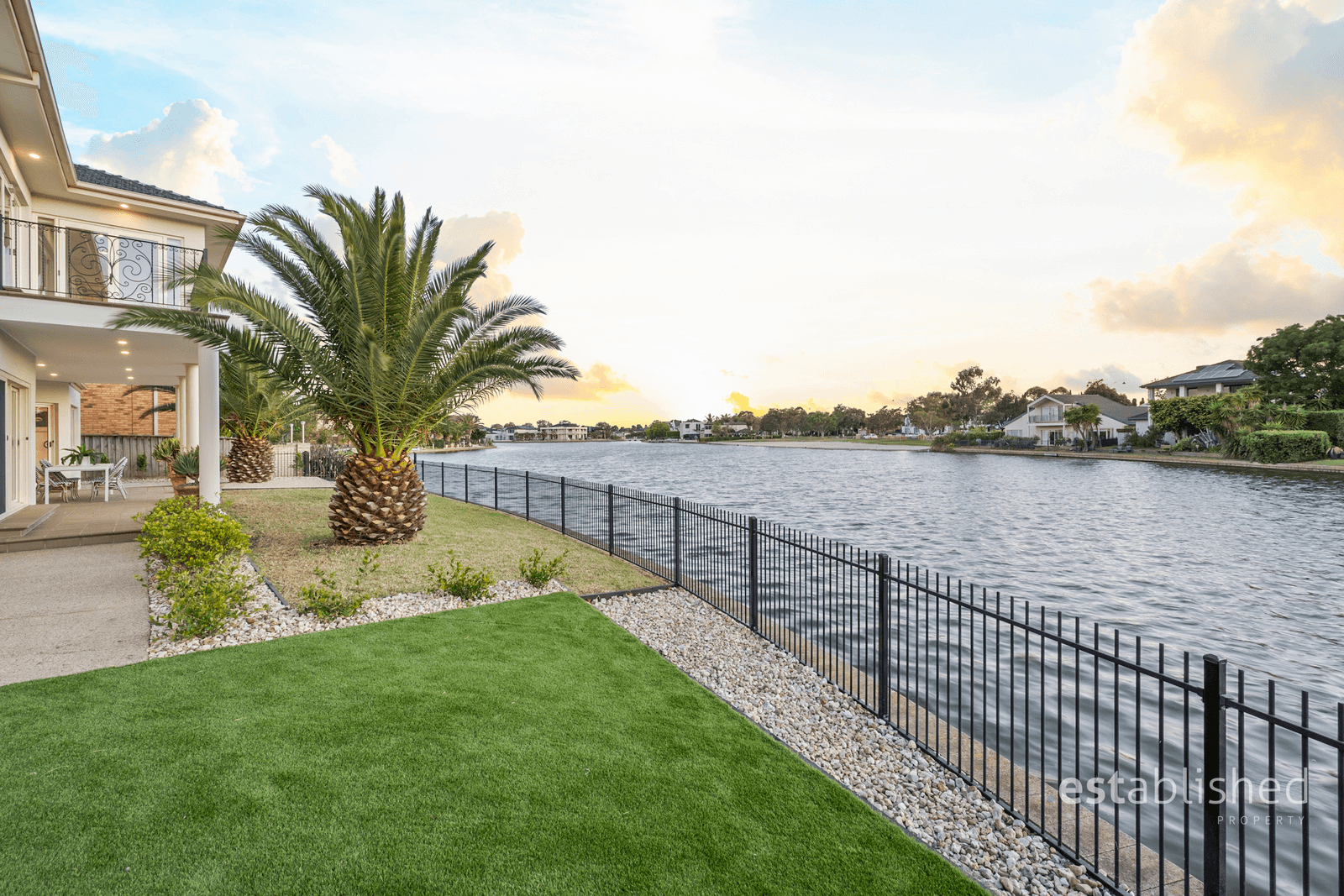 8 Panorama Way, SANCTUARY LAKES, VIC 3030