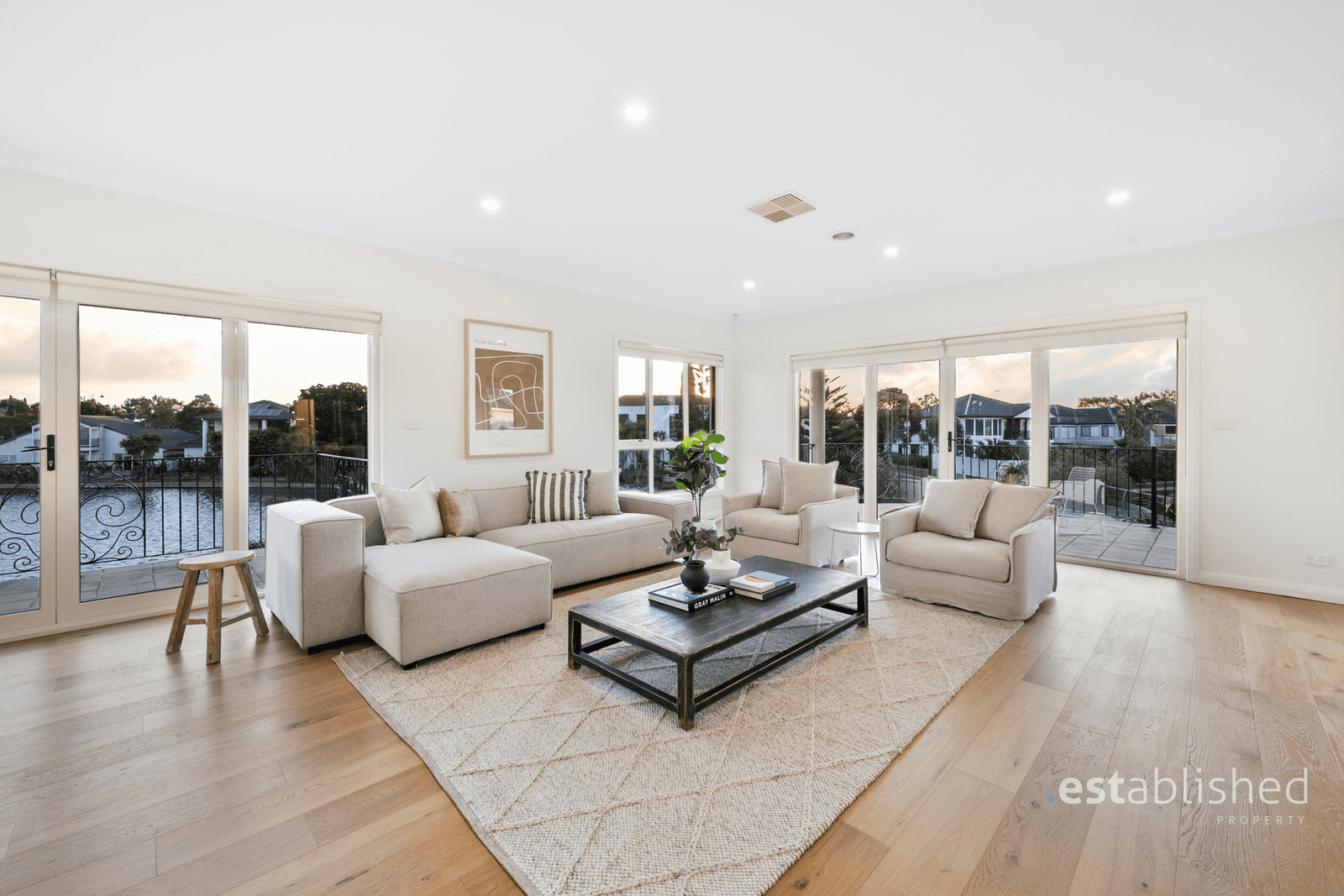 8 Panorama Way, SANCTUARY LAKES, VIC 3030