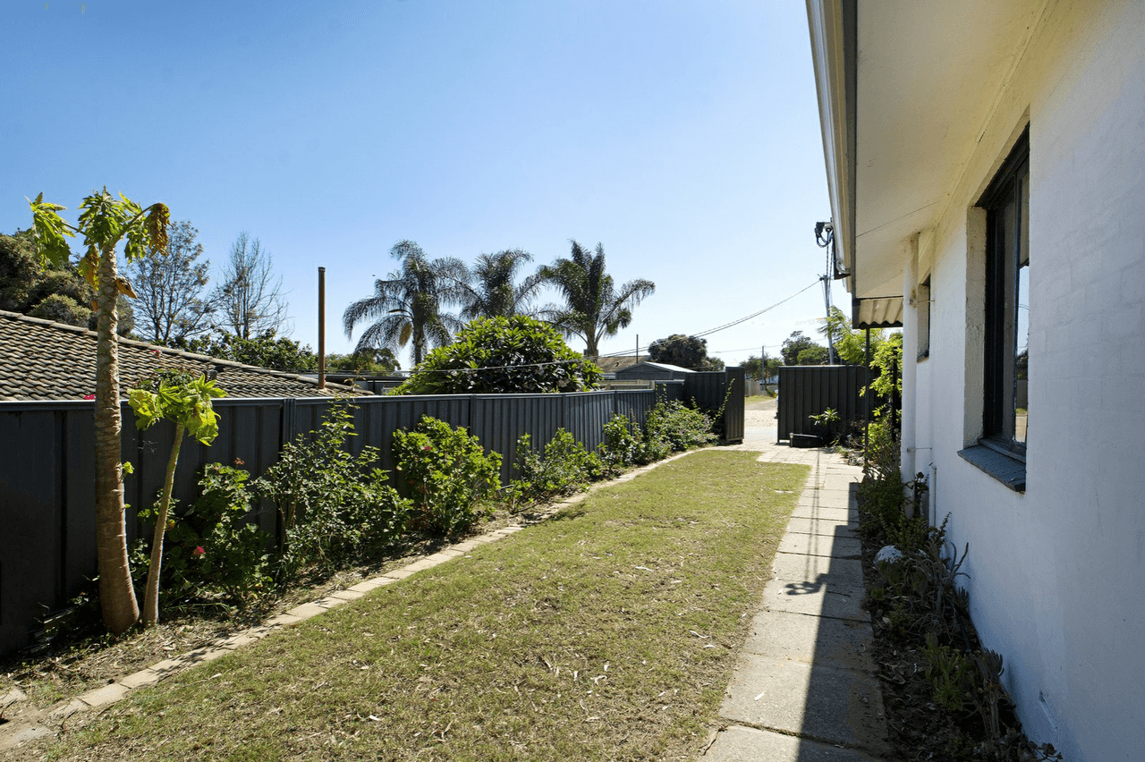 8A Monarch Court, WANNEROO, WA 6065