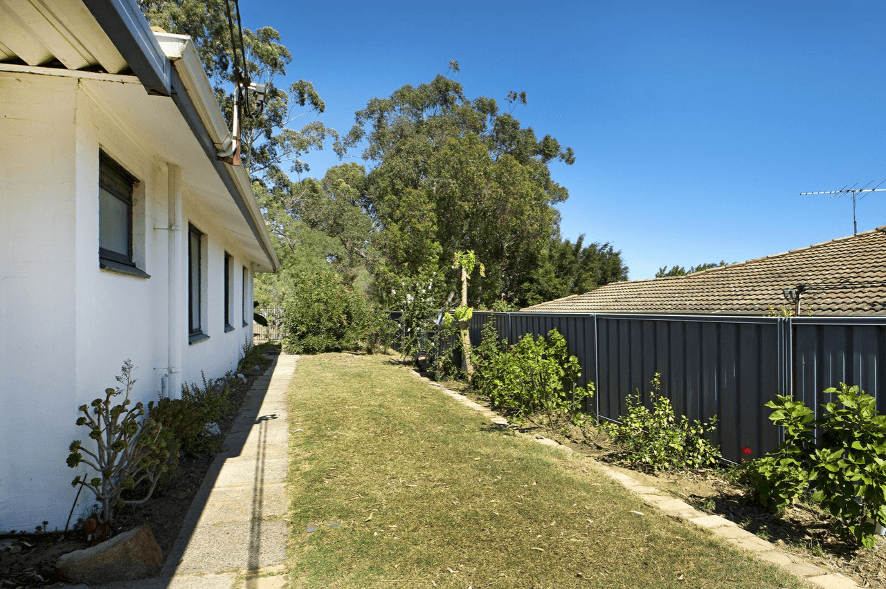 8A Monarch Court, WANNEROO, WA 6065