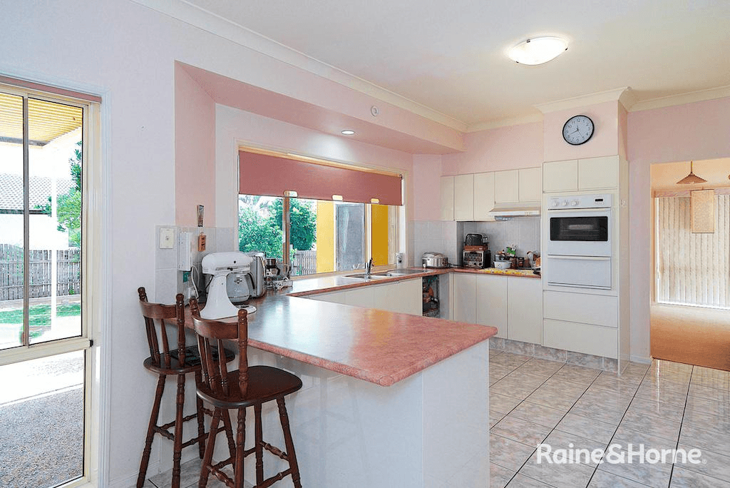 39 Estoril Street, ROBERTSON, QLD 4109