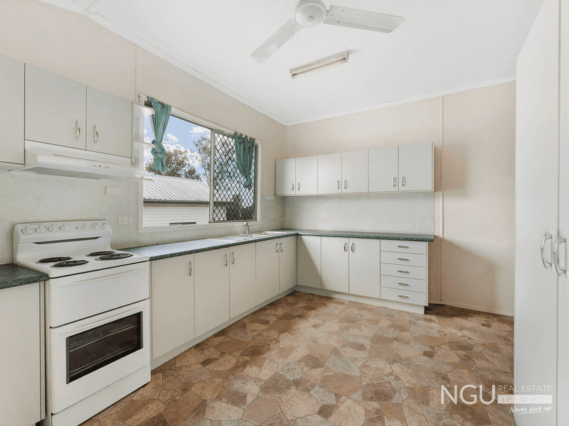 30 Pelican Street, NORTH IPSWICH, QLD 4305