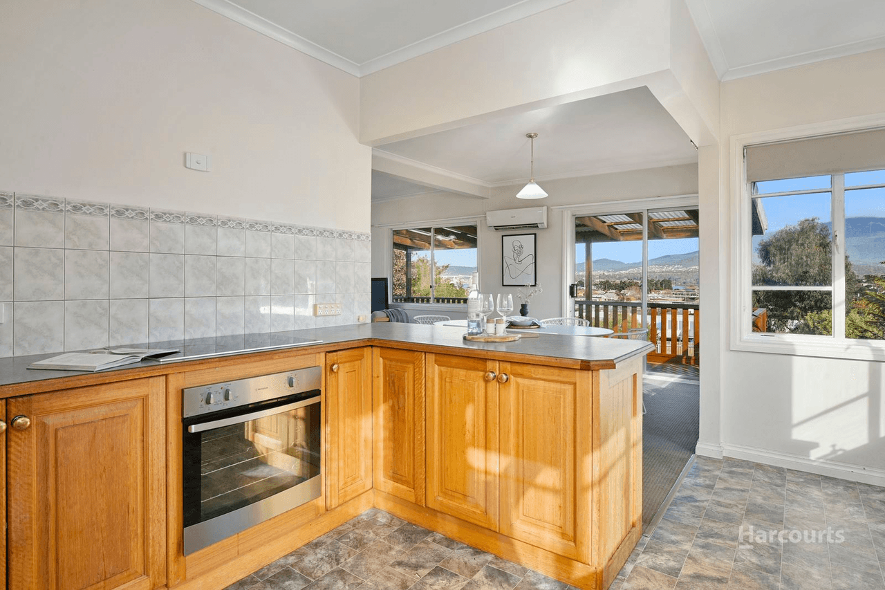 211 East Derwent Highway, LINDISFARNE, TAS 7015