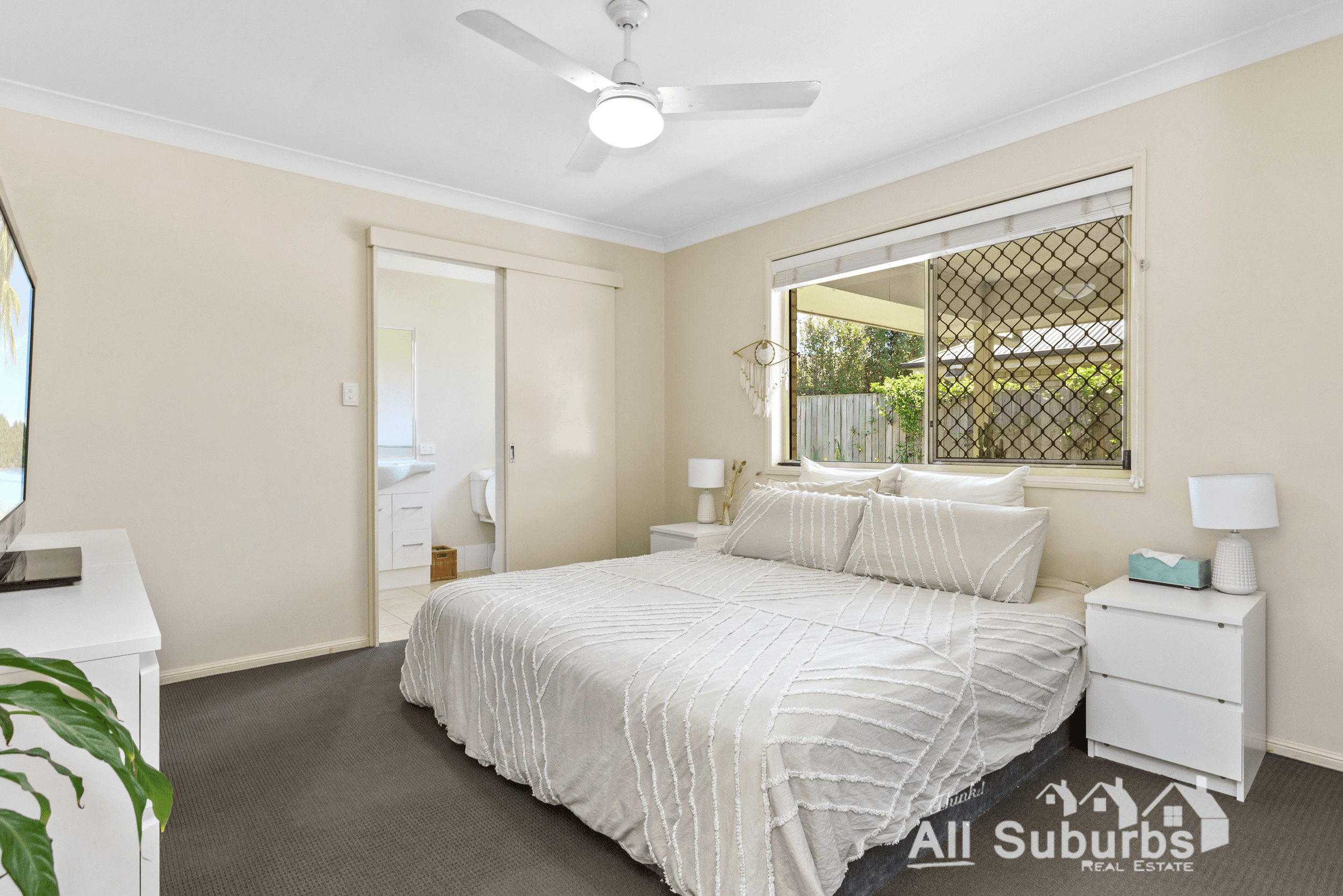 37 Lockyer Place, CRESTMEAD, QLD 4132